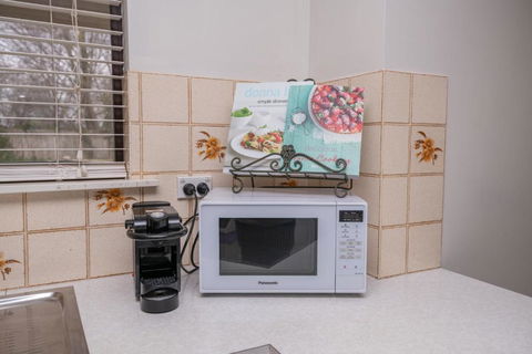 42 Rosemary Lane Â· Central Orange Spacious Family Home Quiet Lane - Darwin Holiday 6