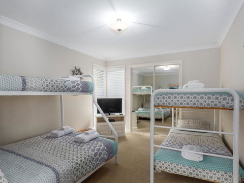 Akarana Beach House :: Jervis Bay Rentals - Darwin Holiday 2