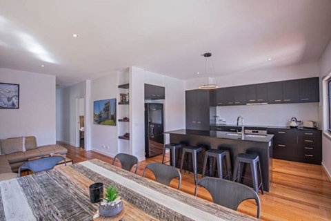 Seagrove Retreat Cowes - Darwin Holiday 6