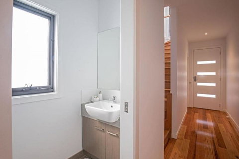 Seagrove Retreat Cowes - Darwin Holiday 5