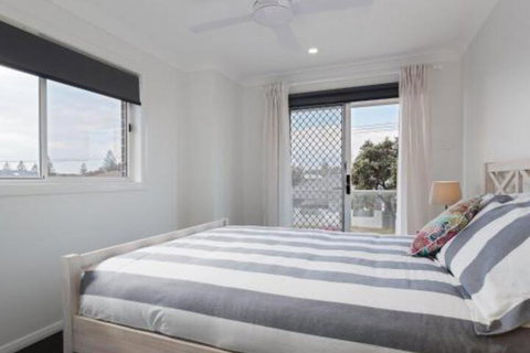 Birubi Breezes 2 / 7 Fitzroy St. Large Duplex With Air Conditioning WIFI & Only 5 Minute Walk To The Beach - Darwin Holiday 2