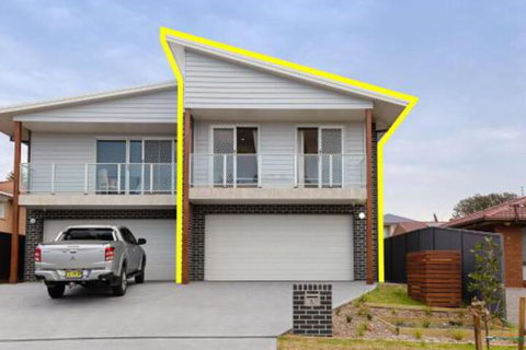 Birubi Breezes 2 / 7 Fitzroy St. Large Duplex With Air Conditioning WIFI & Only 5 Minute Walk To The Beach - Darwin Holiday 0