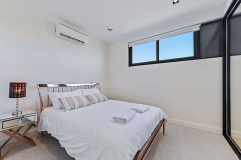 HomeHotel High End 3 Bedroom Terrace With Parking - Darwin Holiday 4