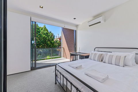 HomeHotel High End 3 Bedroom Terrace With Parking - Darwin Holiday 5