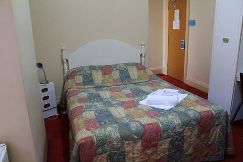 Royal Hotel Orange - Darwin Holiday 6