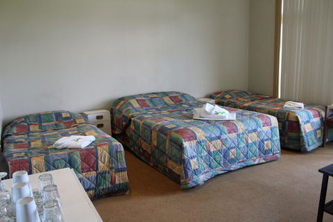 Royal Hotel Orange - Darwin Holiday 7