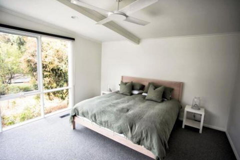 LONSDALE On GLANEUSE - Darwin Holiday 7