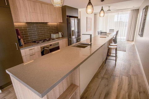 Dune Beachfront Apartments - Darwin Holiday 5