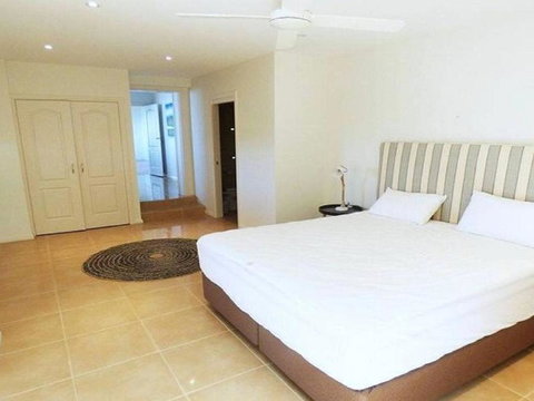 Cliff View 62 Forresters Beach Road - Darwin Holiday 3