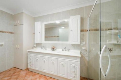 Burkeys 5 Main Street - Darwin Holiday 3