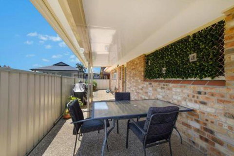 Burkeys 5 Main Street - Darwin Holiday 4