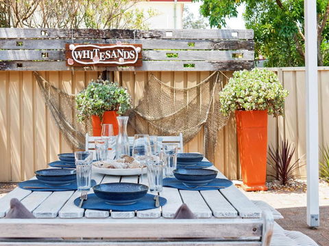 Purely Whitesands On The Bay At Fingal Bay - Darwin Holiday 2