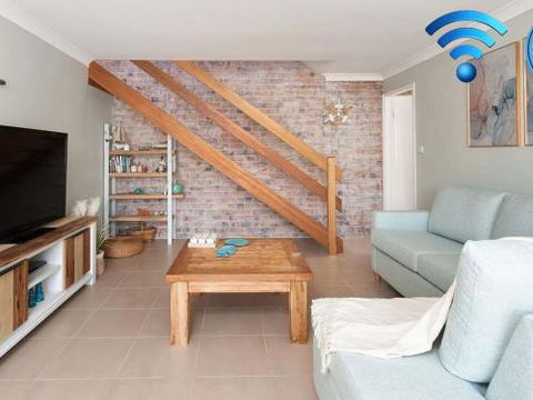 Purely Whitesands On The Bay At Fingal Bay - Darwin Holiday 1