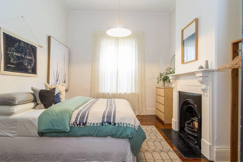 Blackbird At Arlos The Heart Of Glenelg Wifi - Darwin Holiday 7