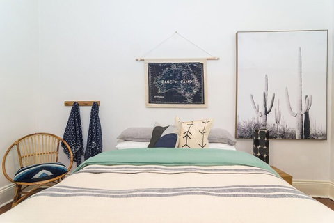 Blackbird At Arlos The Heart Of Glenelg Wifi - Darwin Holiday 5