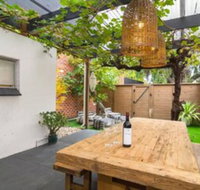 Blackbird at Arlos The heart of Glenelg Wifi - Darwin Holiday