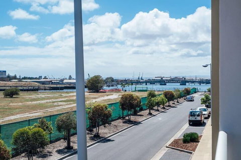 The Cove At New Port Pool Spa Sauna Gym & More - Darwin Holiday 1