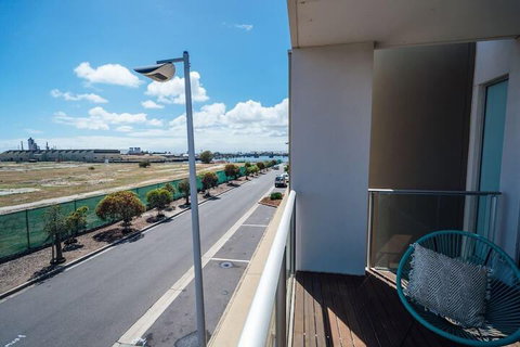 The Cove At New Port Pool Spa Sauna Gym & More - Darwin Holiday 2