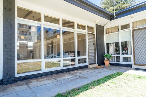 Deja Blue At Augusta Wifi Nespresso Netflix - Darwin Holiday 2