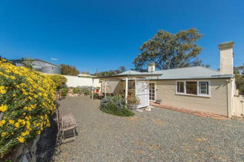 Captain Roddas Cottage - Darwin Holiday 2