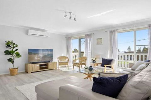 Culburra Beach Retreat Close To Two Beaches - Darwin Holiday 0