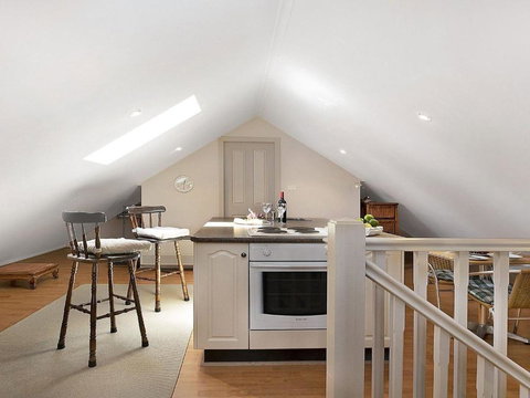 Old Mansfield Loft Gardens Gazebo & Getaways - Darwin Holiday 5