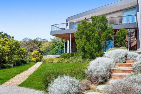 Bay Vista Amazing Bay Views With The Beach At Your Doorstop! - Darwin Holiday 6