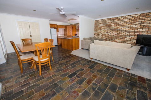 Whitesands Road Unit 2 / 12 - Darwin Holiday 7