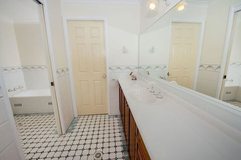 Whitesands Road Unit 2 / 12 - Darwin Holiday 5