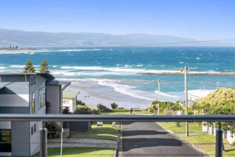 SEA SPECTACULAR Seconds From The Beach! - Darwin Holiday 0