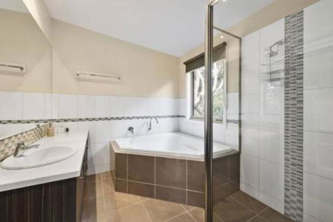 SEA SPECTACULAR Seconds From The Beach! - Darwin Holiday 6