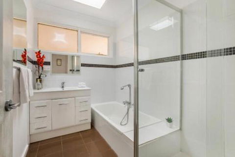 Family Fun Retreat With Spa - Darwin Holiday 2