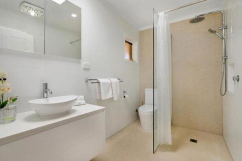 Family Fun Retreat With Spa - Darwin Holiday 4