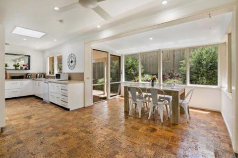 Family Fun Retreat With Spa - Darwin Holiday 6