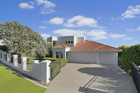 Castaways Beachside Family Retreat 44 Driftwood Drive - Darwin Holiday 0