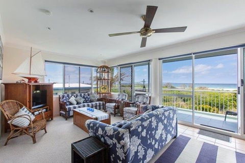 Home Away From Home With Sweeping Ocean Views Unit 12 60 Peregian Esplanade - Darwin Holiday 6