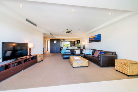 Stylish Beach Side Apartment Unit 5 33 Lorikeet Drive - Darwin Holiday 4