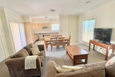 Spacious 2 Bed 2 Bath Villa Central Location Quiet - Darwin Holiday 0