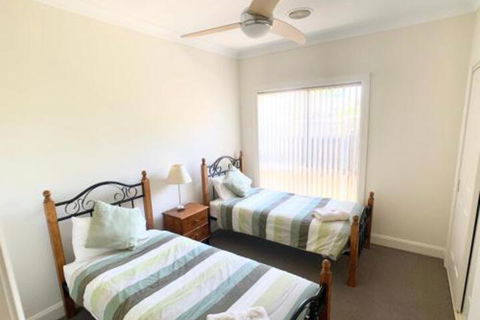 Spacious 2 Bed 2 Bath Villa Central Location Quiet - Darwin Holiday 5