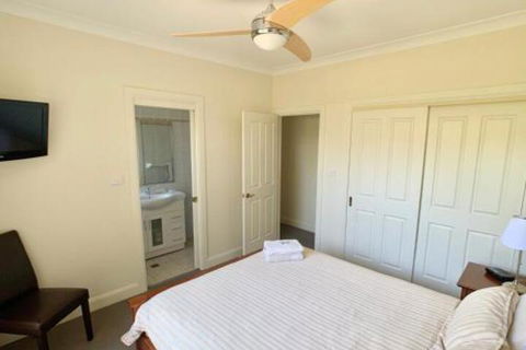 Spacious 2 Bed 2 Bath Villa Central Location Quiet - Darwin Holiday 2