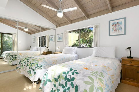 Sunshine Beach Serenity & Pet Friendly ! 9 Seaview Terrace Sunshine Beach QLD 4567 - Darwin Holiday 3