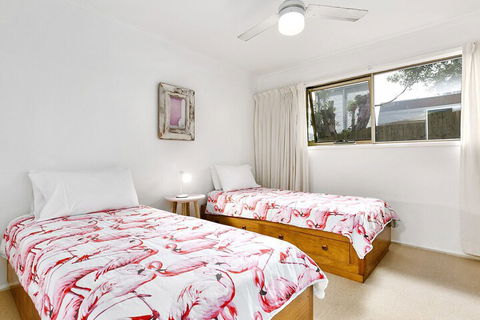 Sunshine Beach Serenity & Pet Friendly ! 9 Seaview Terrace Sunshine Beach QLD 4567 - Darwin Holiday 5