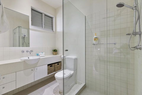 Sunshine Beach Self Contained Unit Beach Views Unit 2 Elouera 44 Elanda Street - Darwin Holiday 4