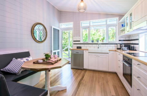 Franklin An Escape To The Country - Darwin Holiday 3