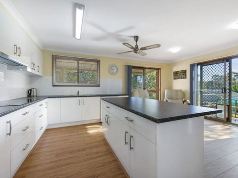 Buckland St. 29 Mollymook - Darwin Holiday 1