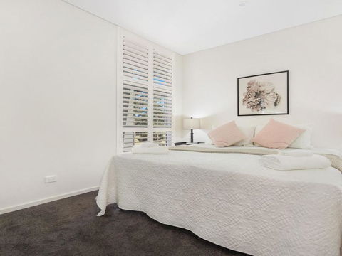 Bathers At The Beach Across From Surf Beach - Darwin Holiday 6