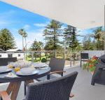 Bathers at the Beach across from Surf Beach - Darwin Holiday