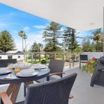 Bathers At The Beach Across From Surf Beach - Darwin Holiday 0