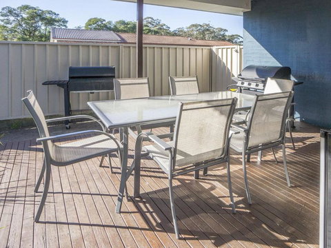 Conley Ave 8 Pet Friendly OUTSIDE Only - Darwin Holiday 2