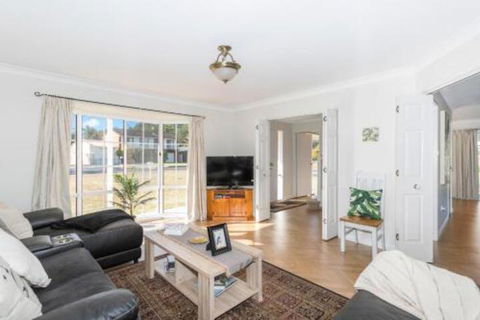 Macleay Street 23 Narrawallee - Darwin Holiday 0